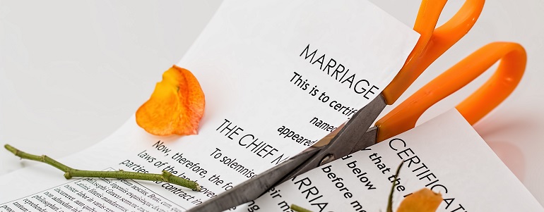 Two people should never be forced to remain married to each other. If a guy badly wants to live with his parents after marriage, and the girl is 100% opposed to it, what's wrong with granting a divorce? It's the right thing to do. And the same thing should happen if the genders are reversed.